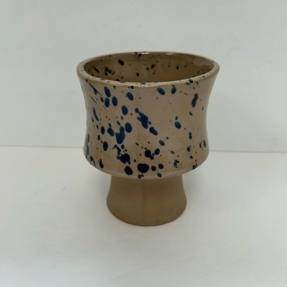 Skinny Bottom Mug/ NWOT/RETRO/ Taupe with Blue Spots/ never used